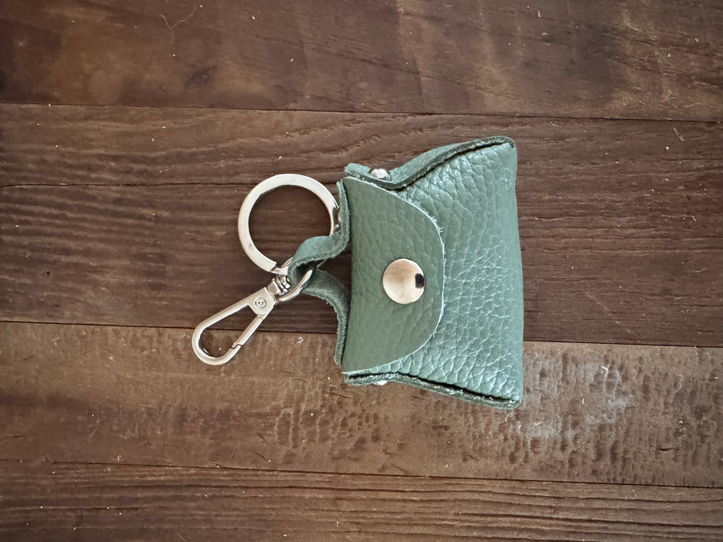 Charm / sleutelhanger tasje groen