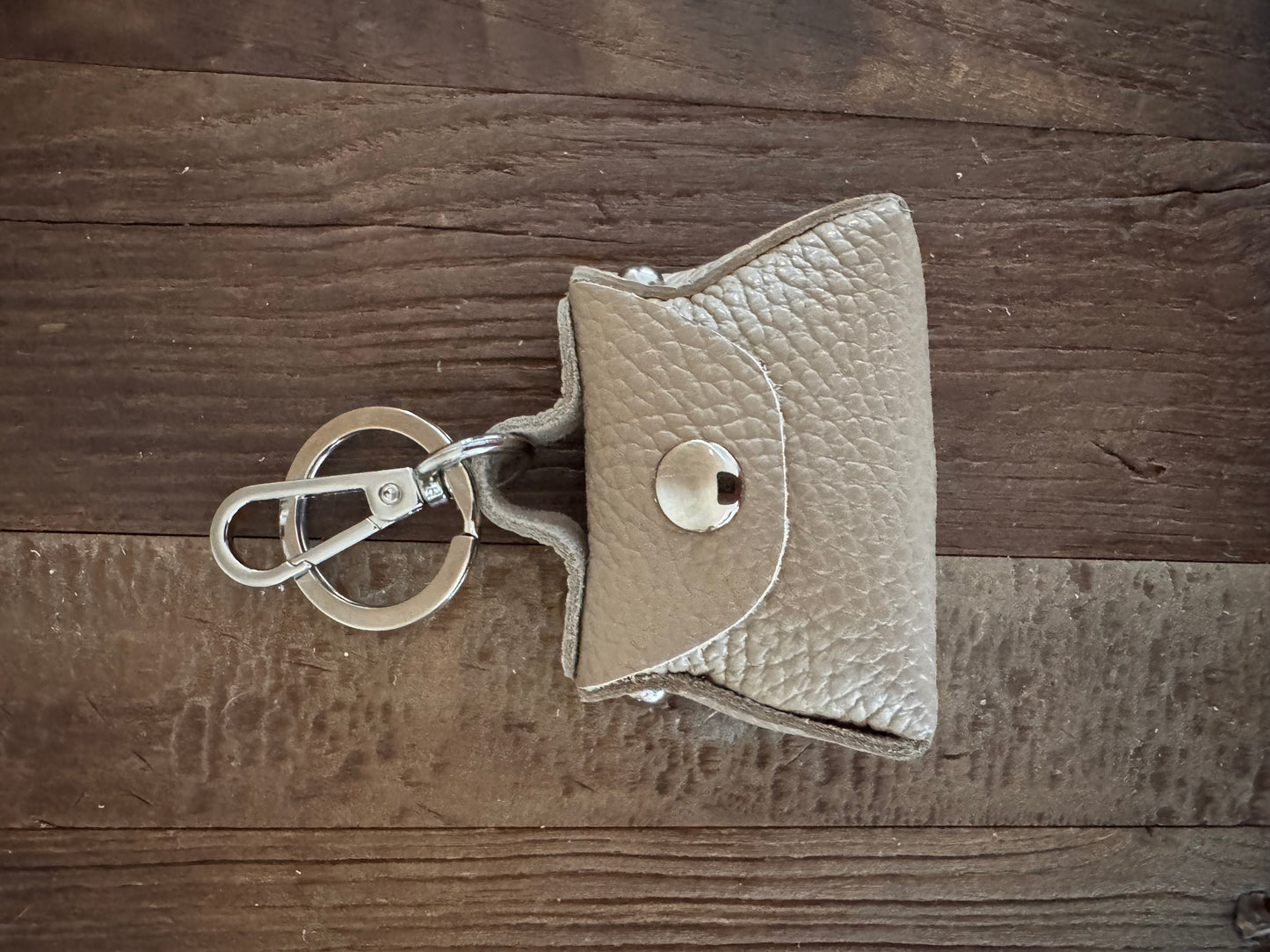 Charm / sleutelhanger tasje beige