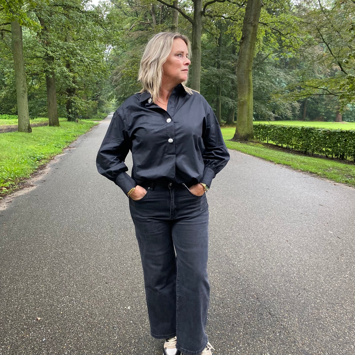 Blouse met strass knoopjes zwart