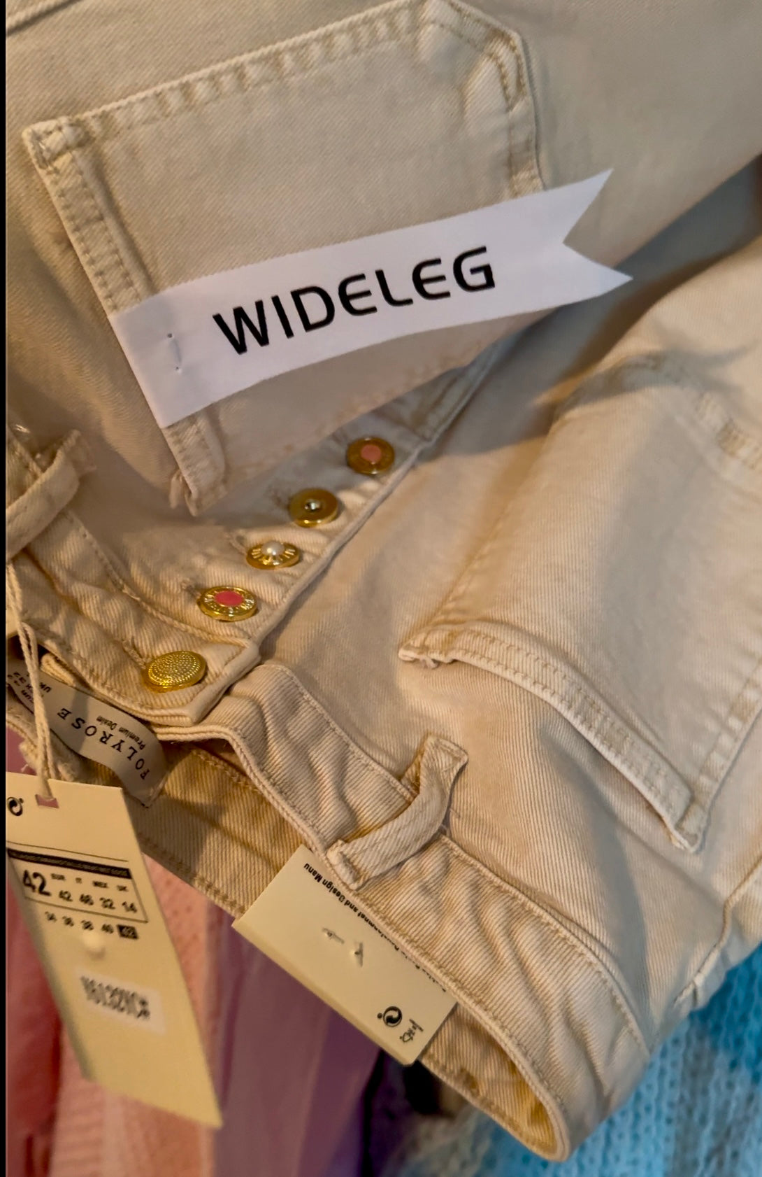 Jeans beige wijde pijp met leuke knopen