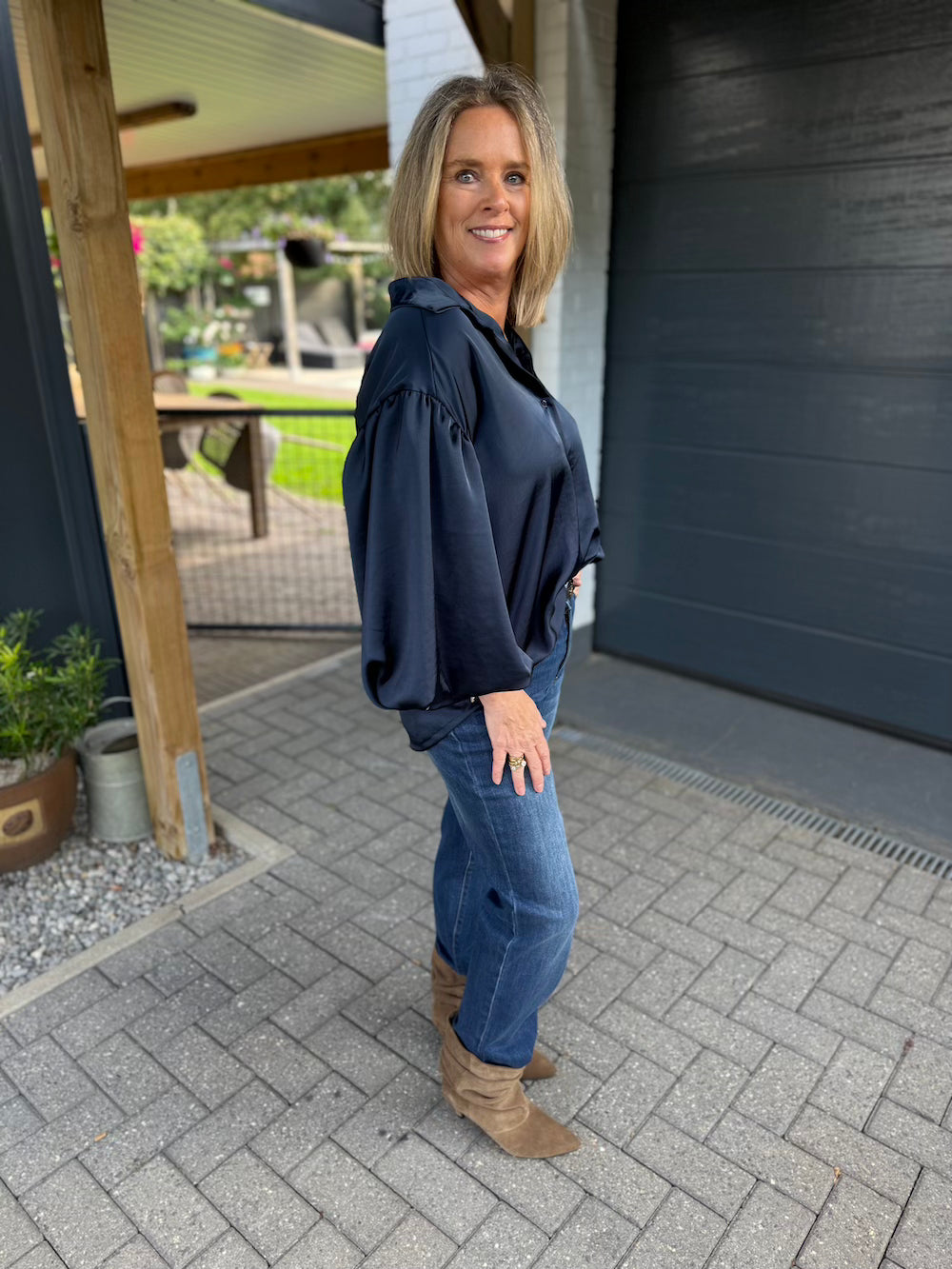 satijnen blouse met pofmouw marineblauw