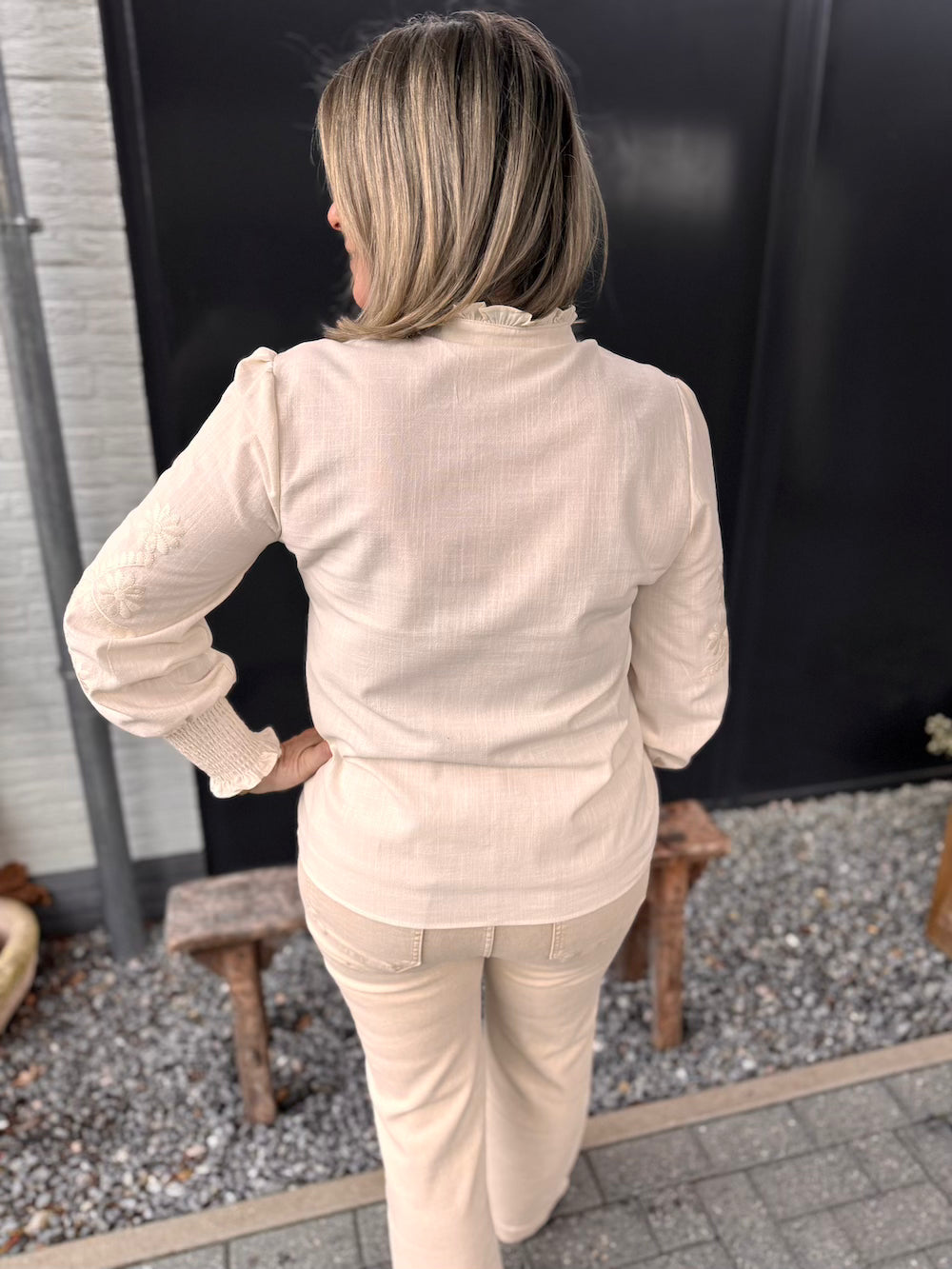 Jeans beige wijde pijp met leuke knopen