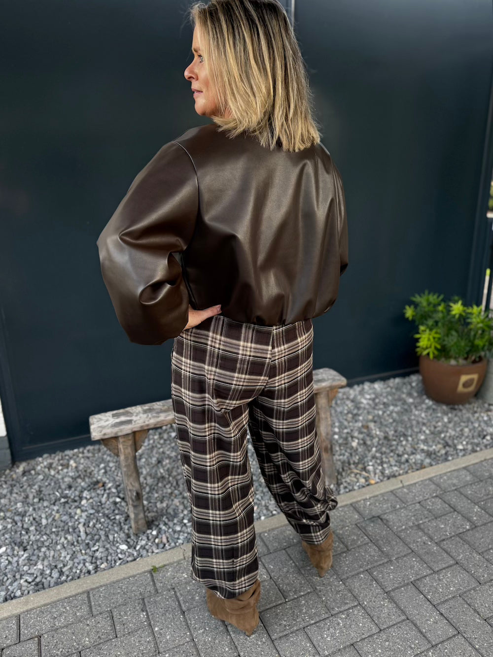 Pantalon met ruit en knoopje aan de pijp