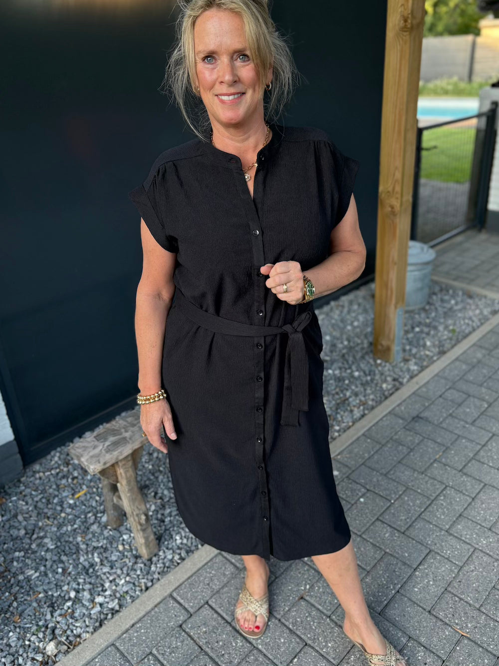 Midi dress met knoopjes zwart