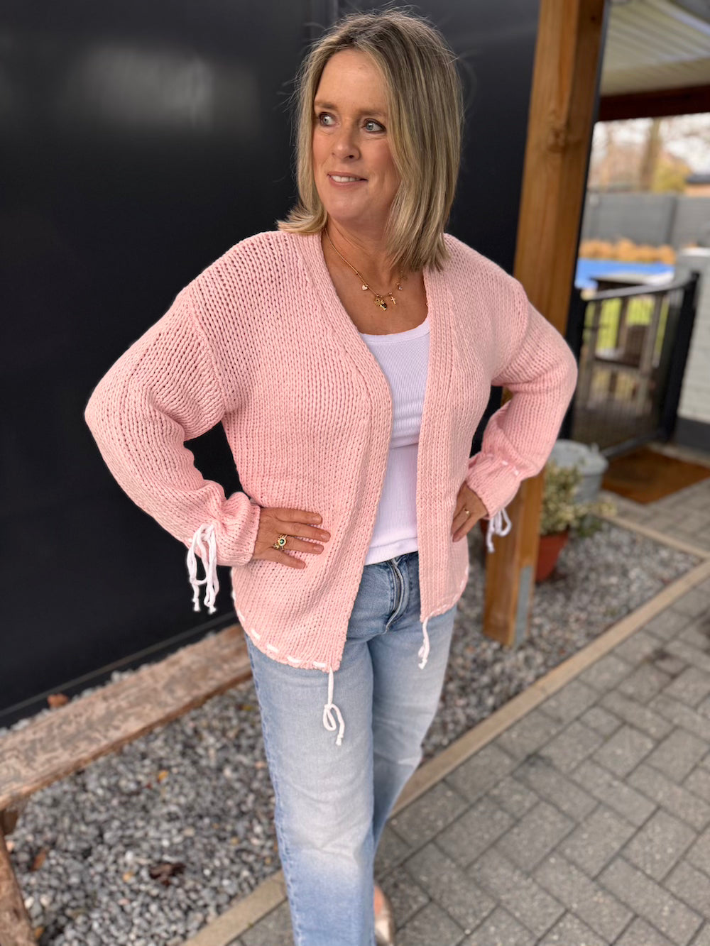 Vest roze met witte details