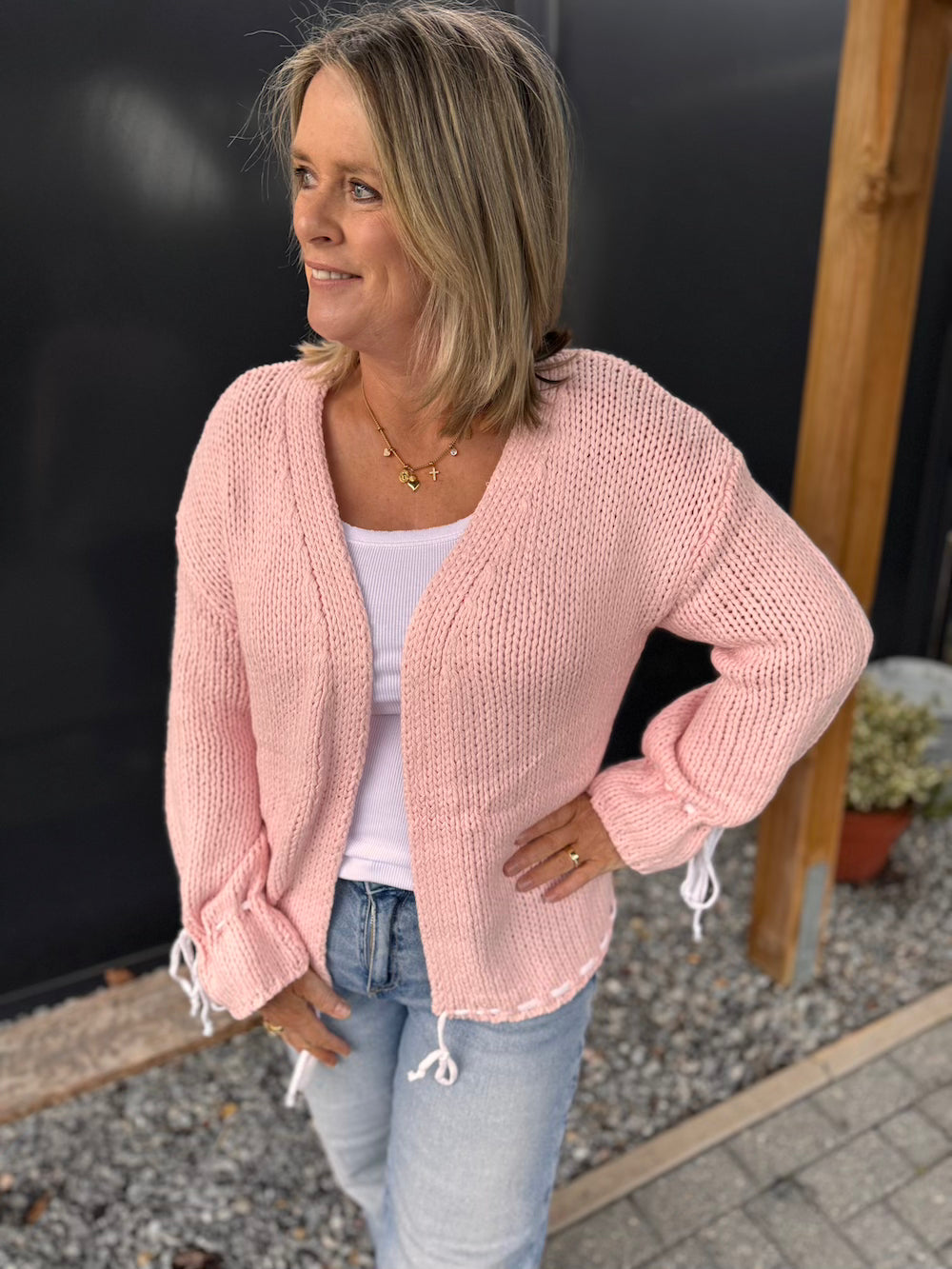 Vest roze met witte details