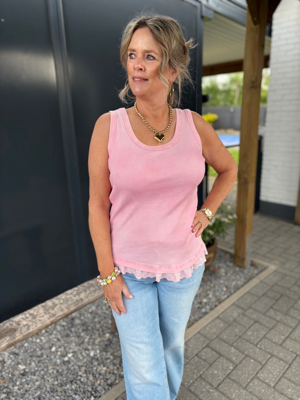 Hemdje met broderie bies