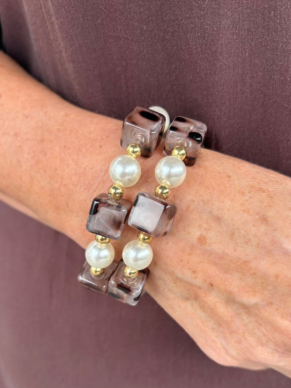 Armband vierkante kralen en parels bruin