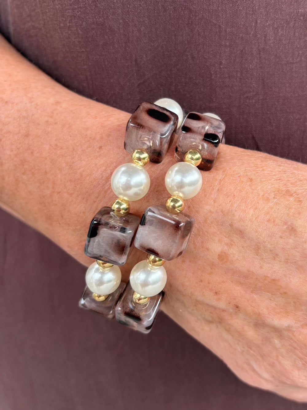 Armband vierkante kralen en parels bruin