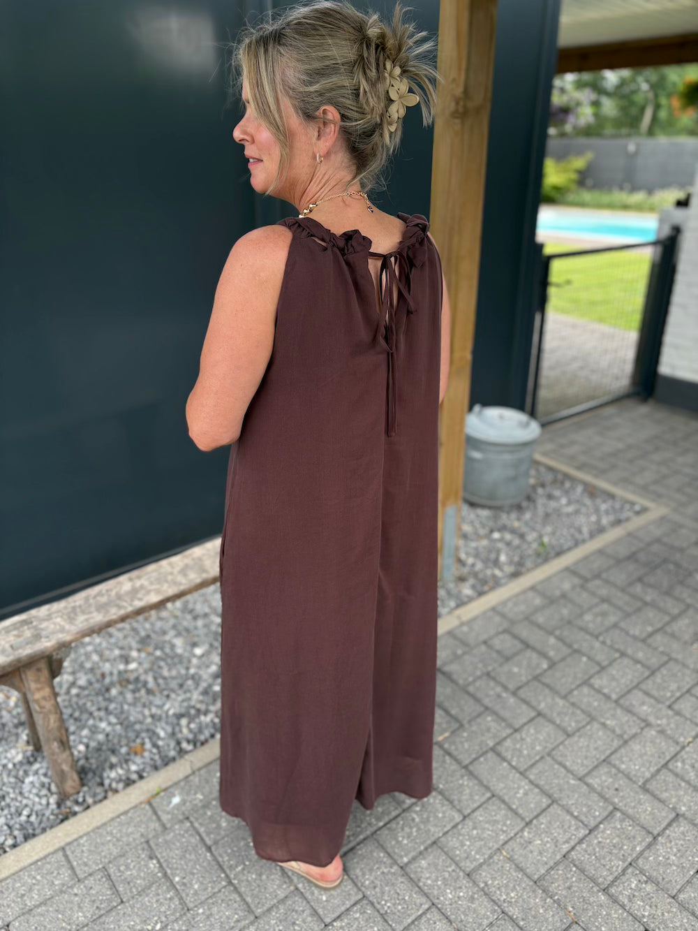 Jurk met gedraaide schouderbandjes bruin