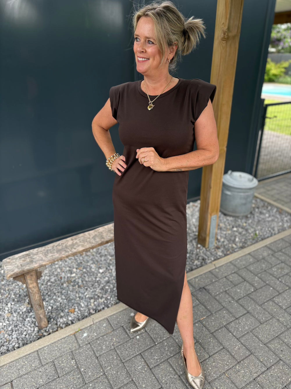 Jurk met shoulderpads bruin