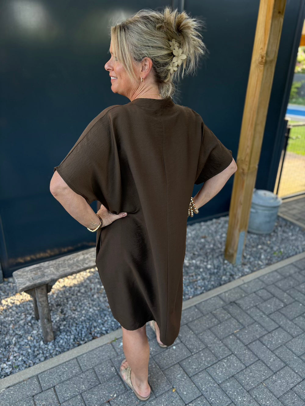 Mididress V hals bruin