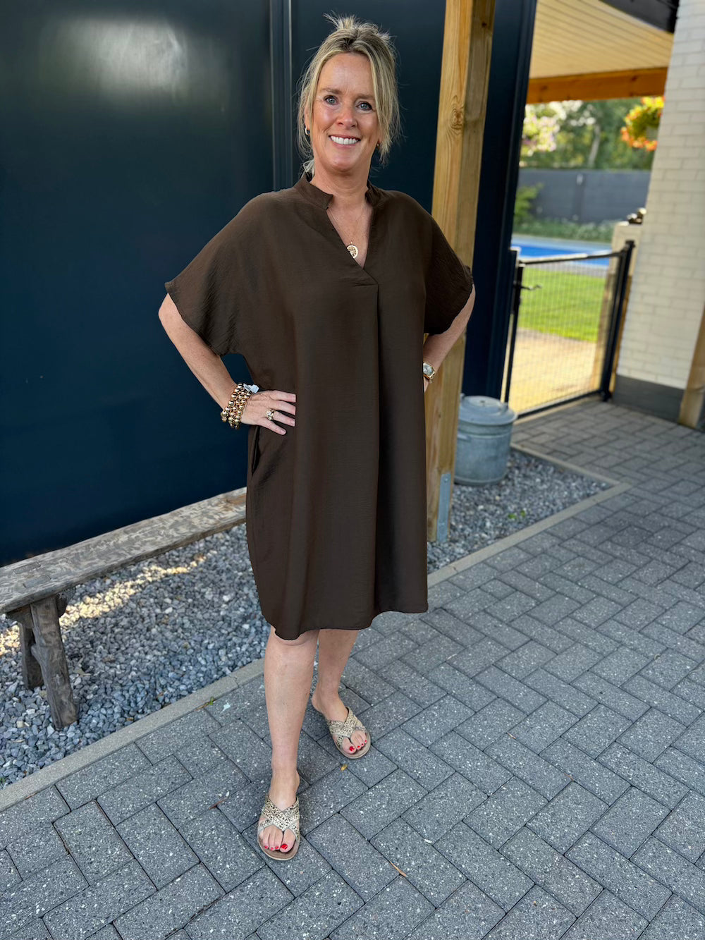 Mididress V hals bruin