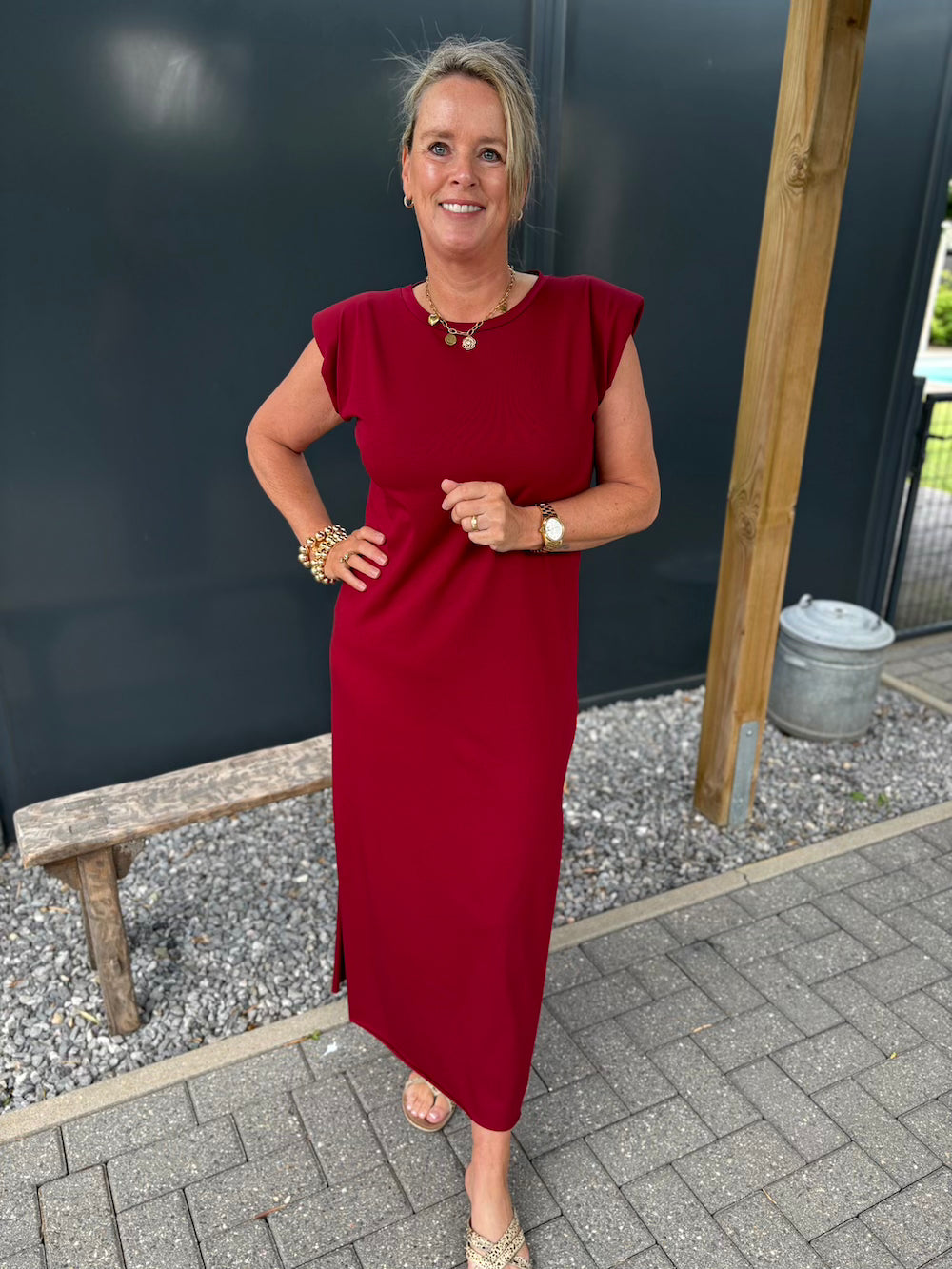 Jurk met schoudervullingen bordeaux