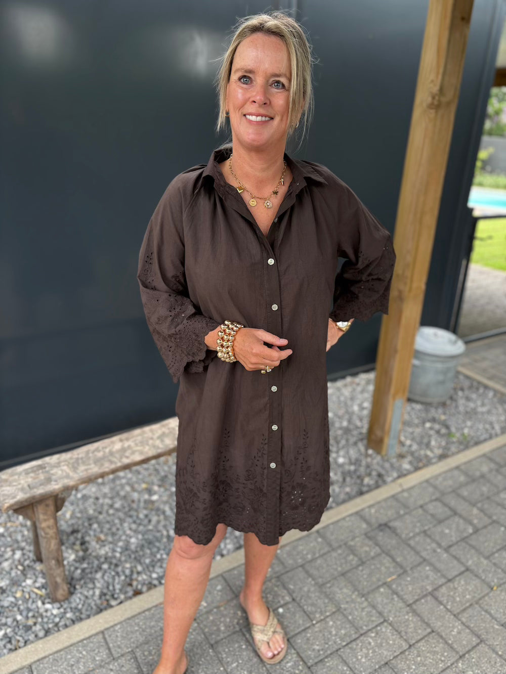 Jurk met broderie bruin
