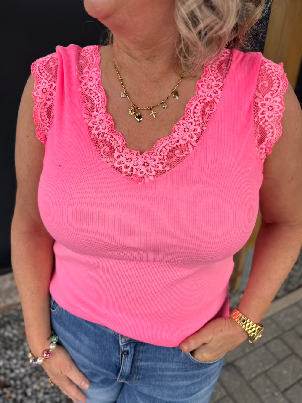 Topje dubbele v hals hotpink