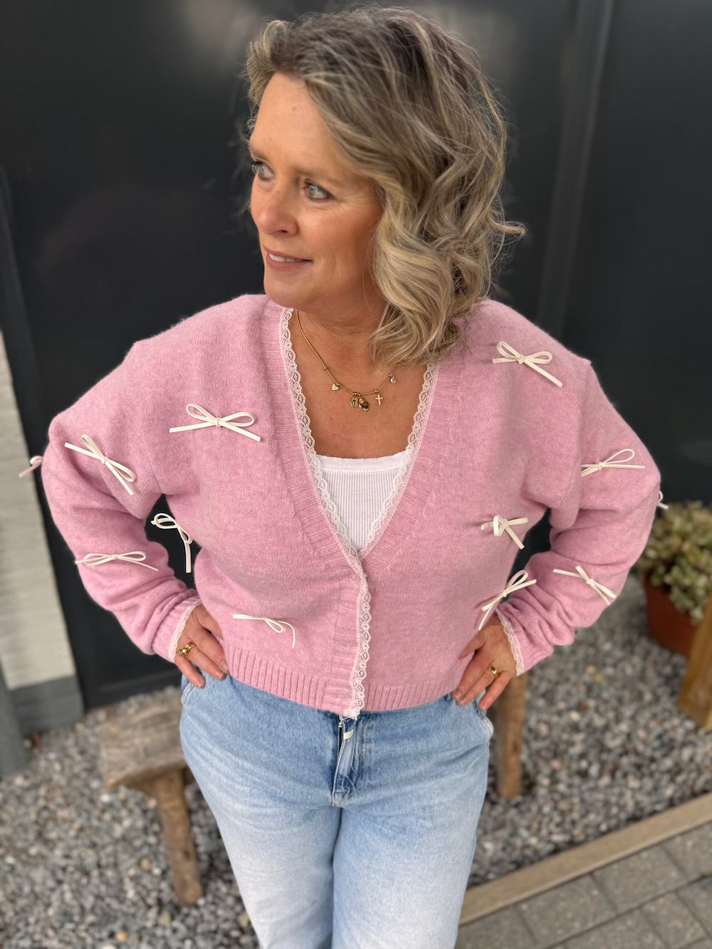 Vestje met strikjes roze