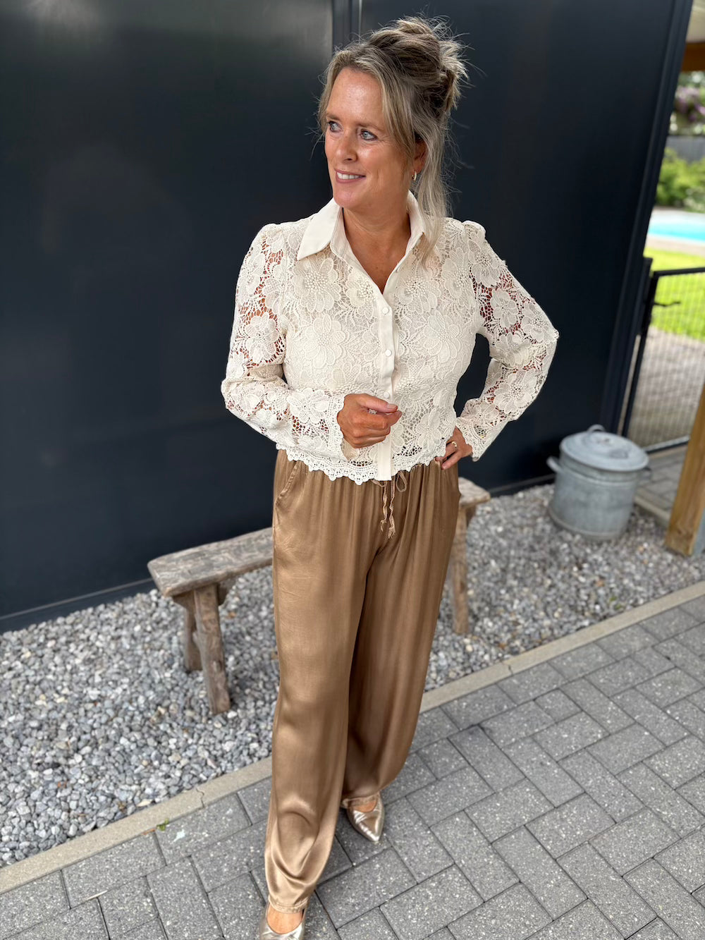 Blouse met broderie mouwen creme