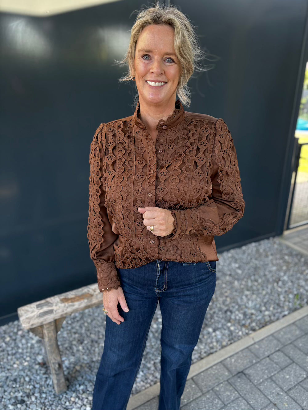 Blouse bruin met prachtige details