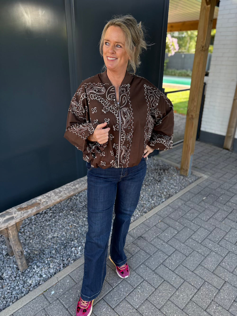 Bomber jas bruin met print