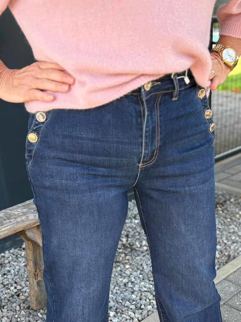 Wide leg jeans met paarlemoer knopen