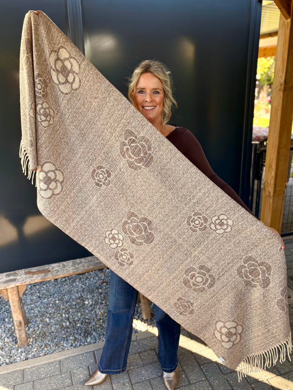 Sjaal bruin / beige met bloem