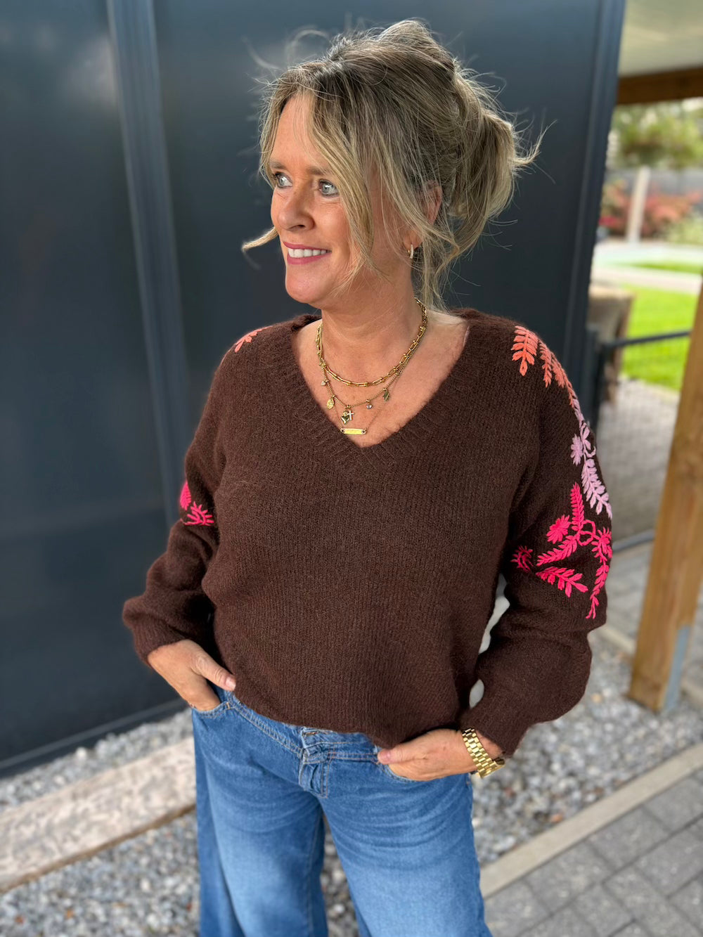 Trui V hals met bloemenmouw bruin