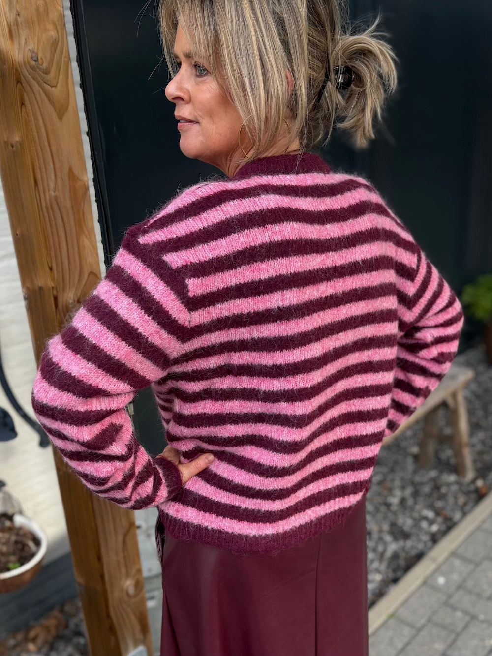 Gestreept vestje met gouden knoopjes bordeaux/roze