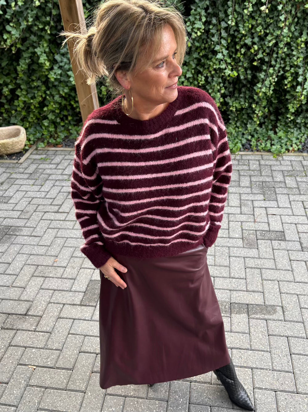 Gebreide trui gestreept bordeaux roze