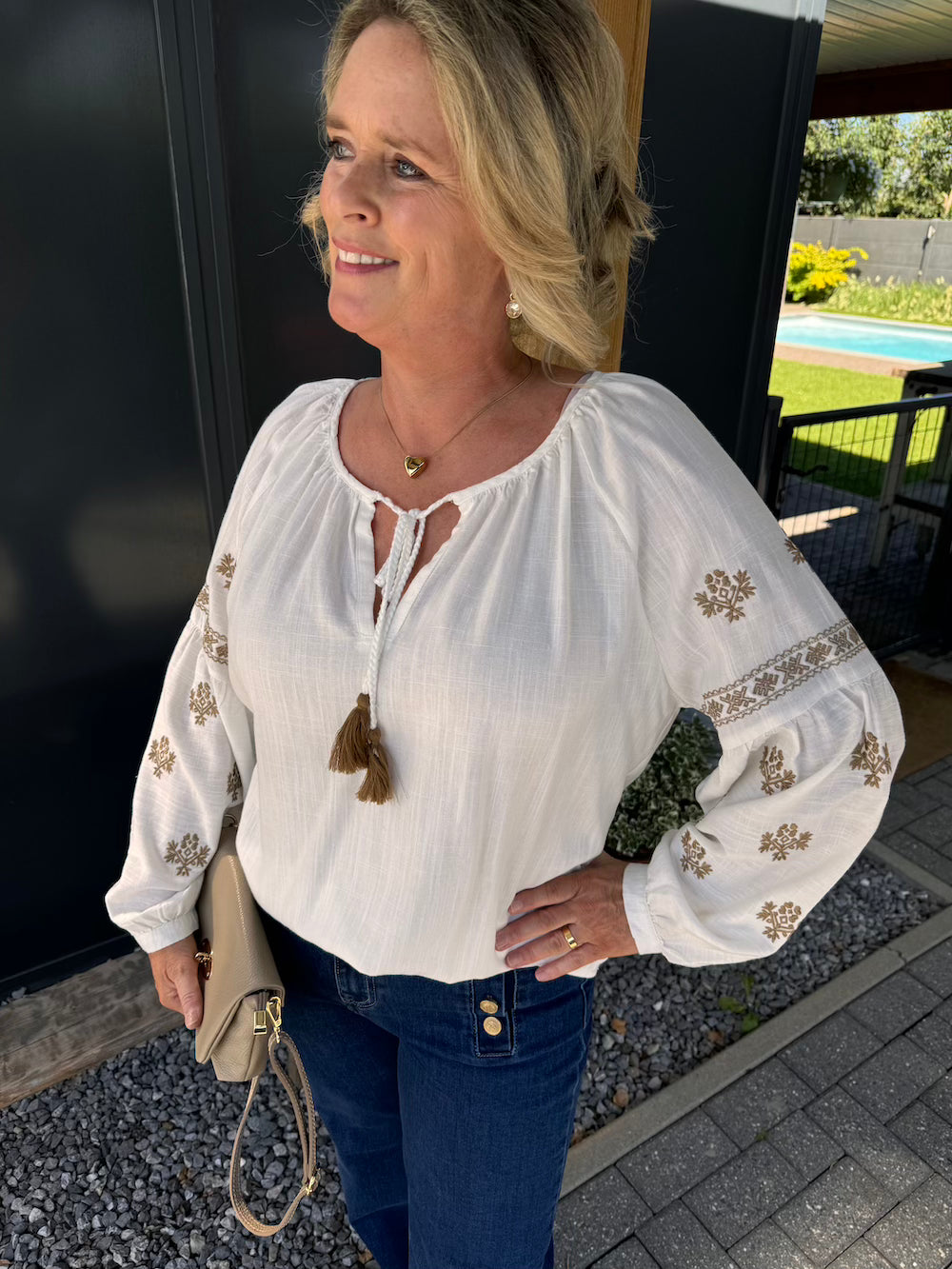 Blouse/ tuniek met geborduurde bloemen bruin