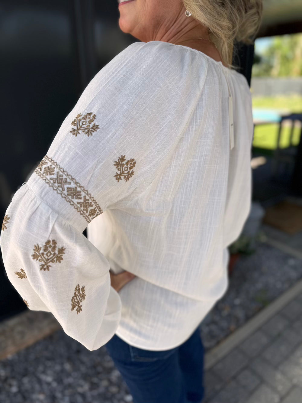 Blouse/ tuniek met geborduurde bloemen bruin