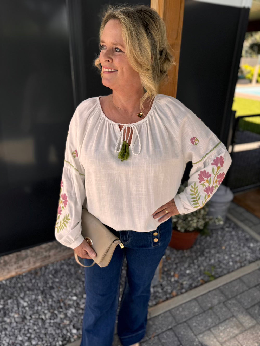 Blouse/ tuniek met geborduurde bloemen