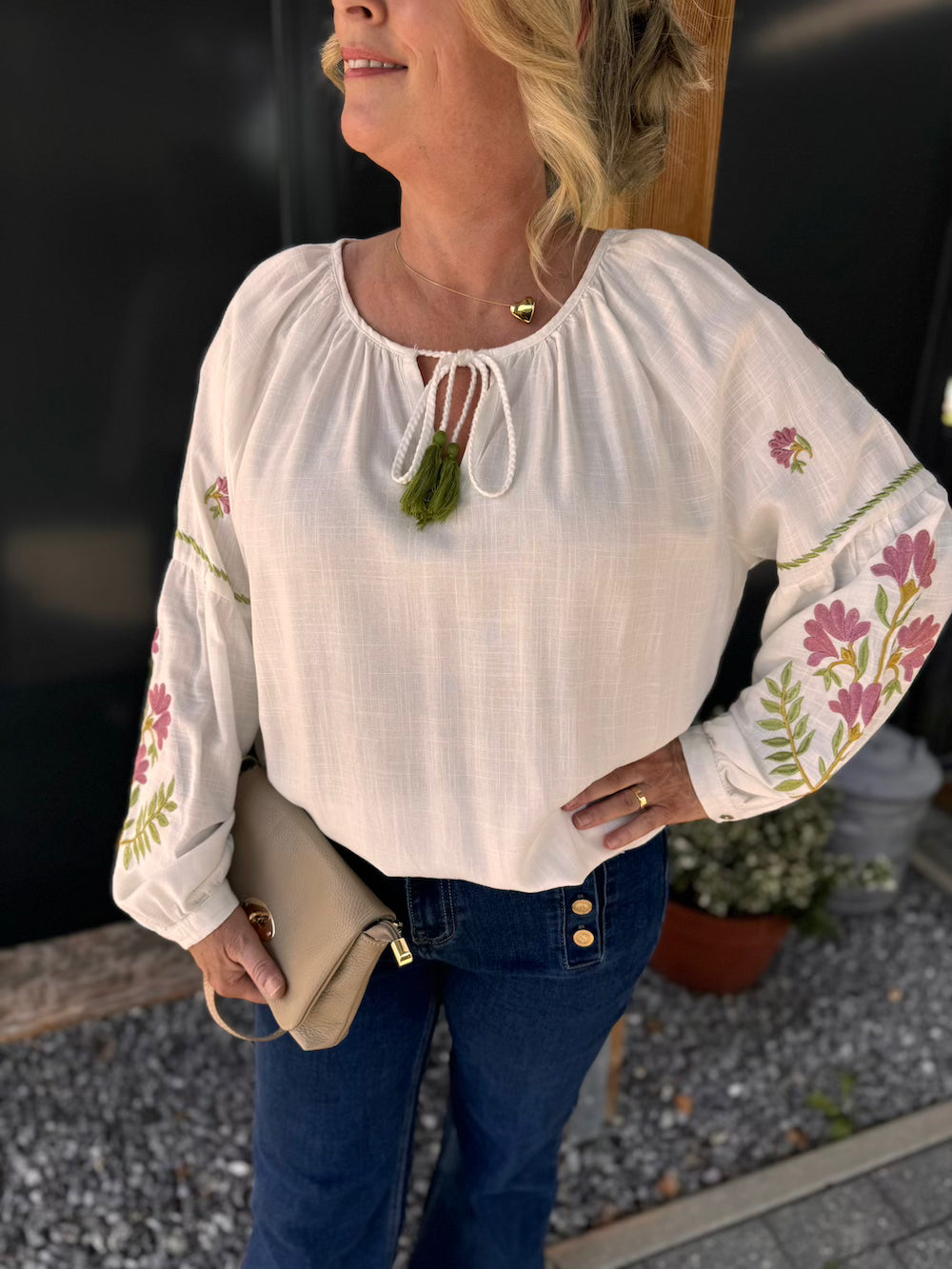 Blouse/ tuniek met geborduurde bloemen