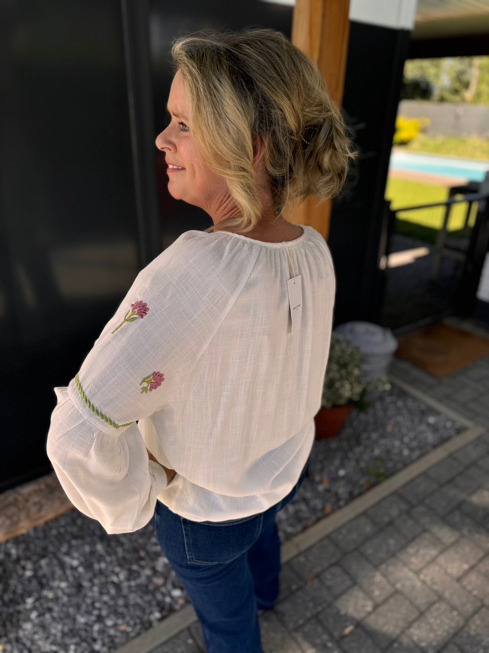 Blouse/ tuniek met geborduurde bloemen