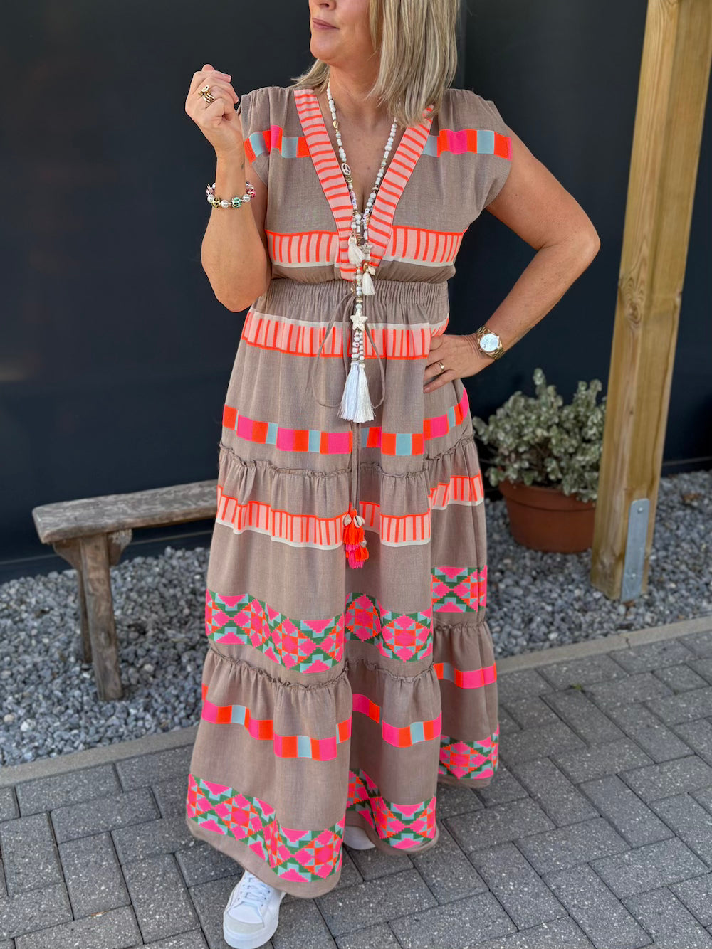 Jurk ibiza style taupe neon oranje