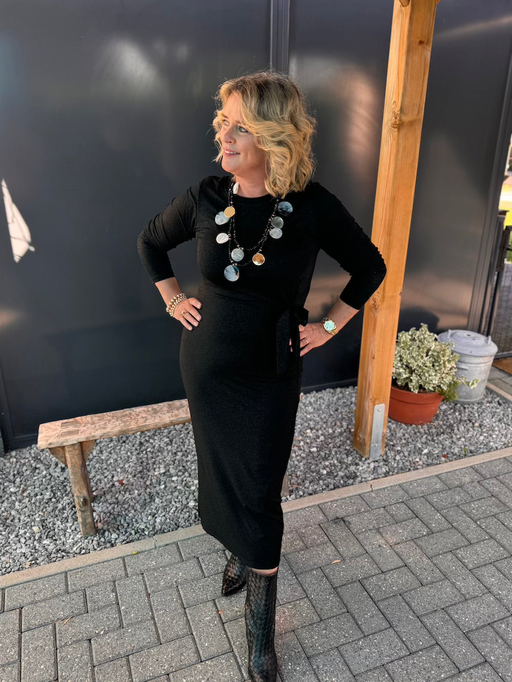 Ketting met cirkels in zwart goud en grijs
