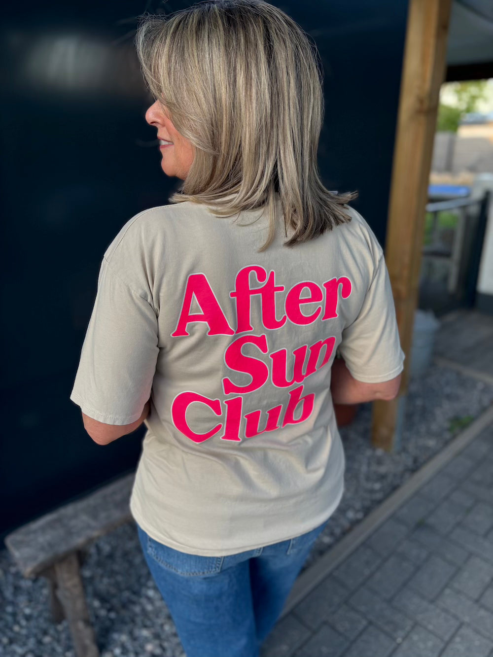 T shirt After sun club beige roze neon