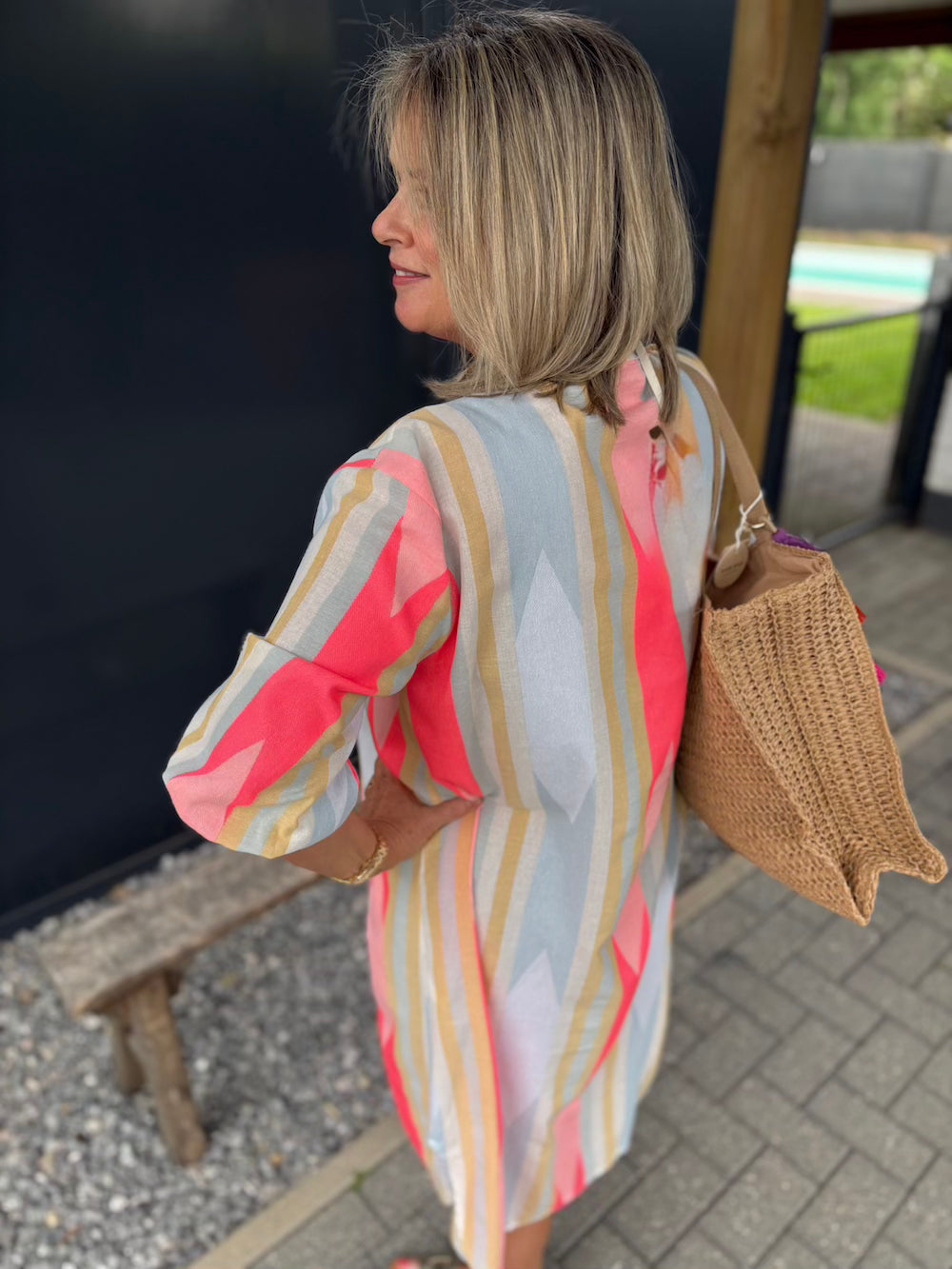 Jurk V hals lichtblauw beige neon