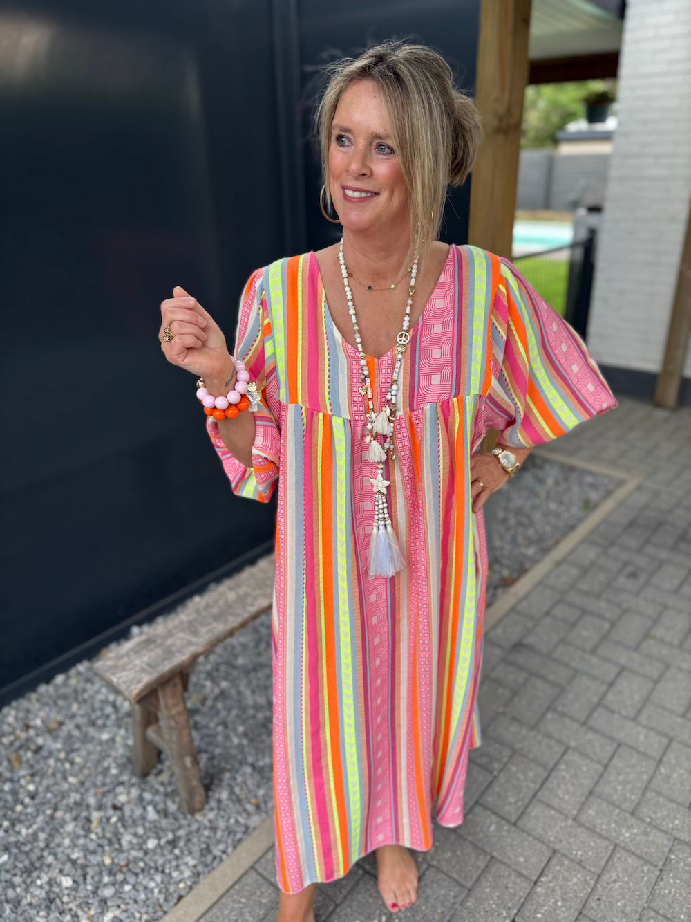 Jurk V hals neon kleuren en wijde mouw
