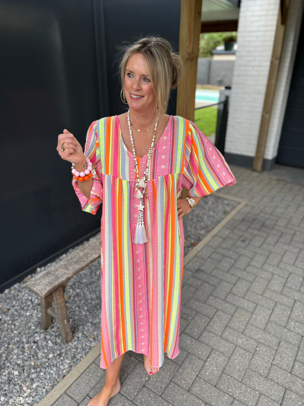 Jurk V hals neon kleuren en wijde mouw