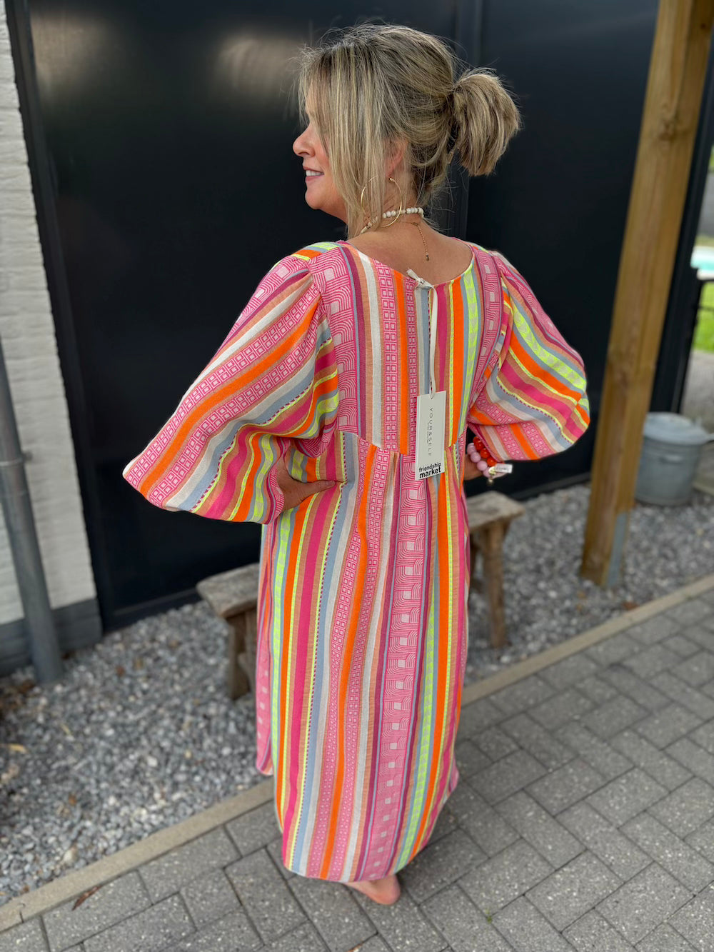 Jurk V hals neon kleuren en wijde mouw