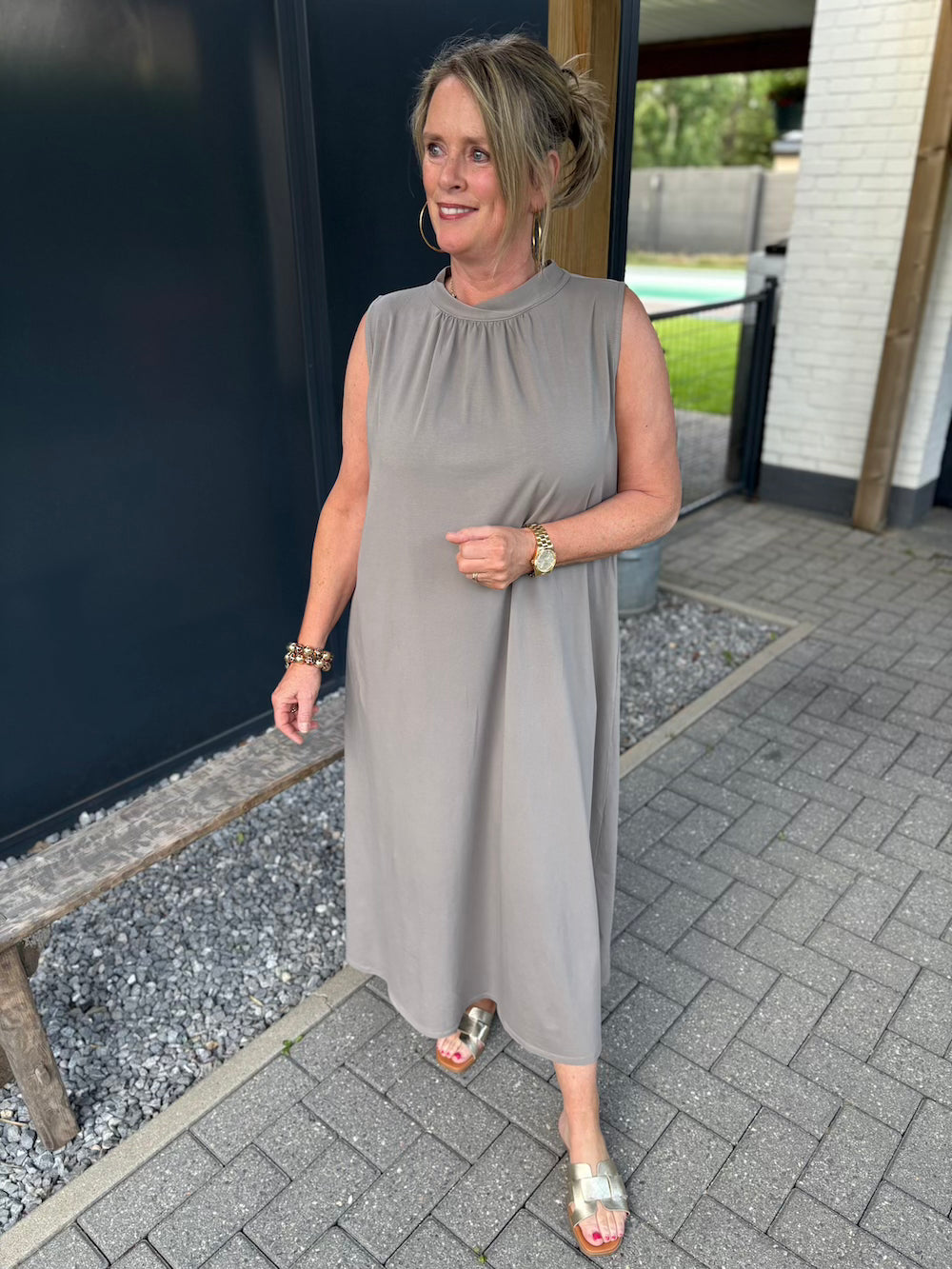 Jurk met striklint in de hals taupe