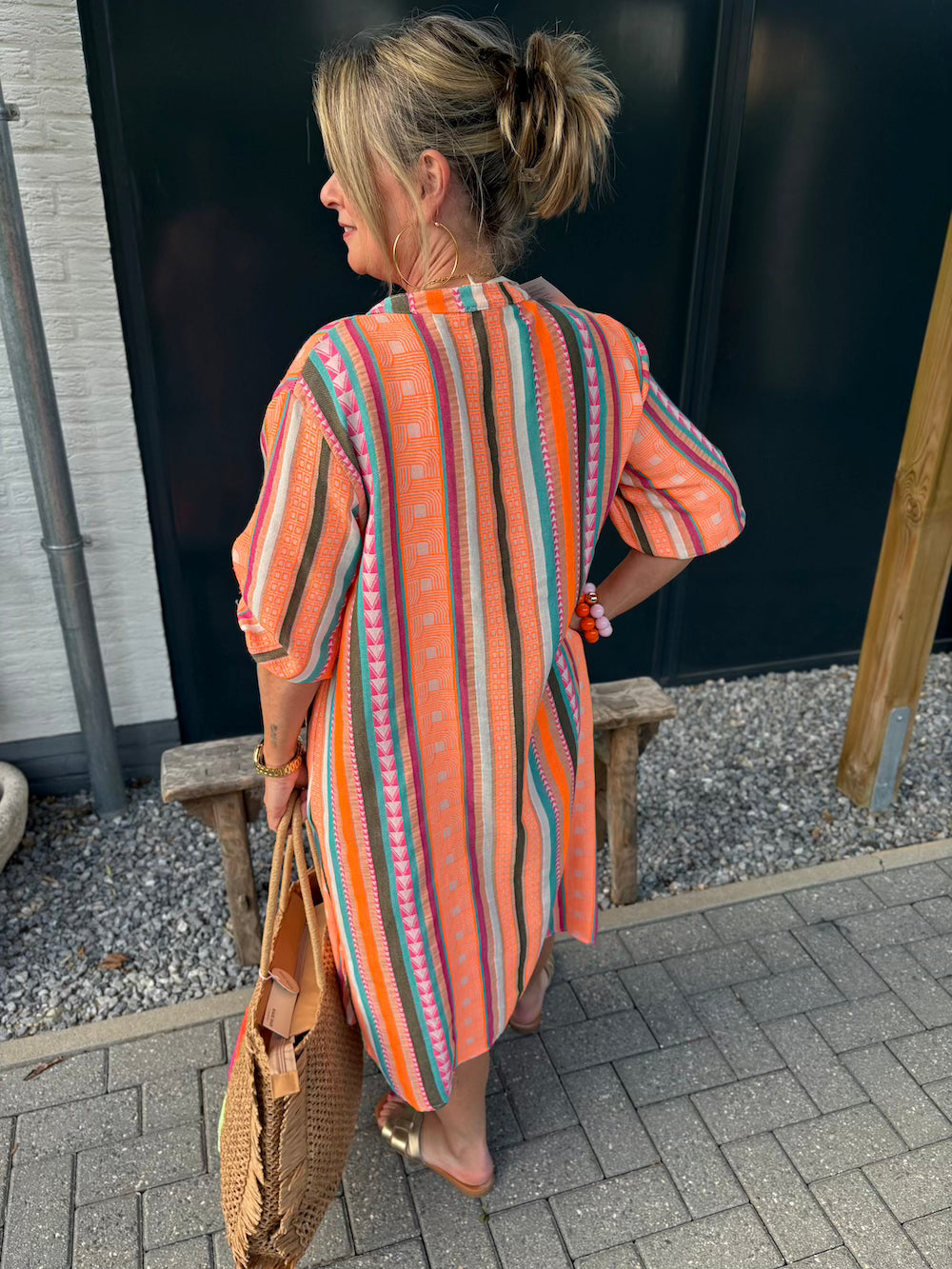 Jurk V hals gekleurd oranje neon strepen