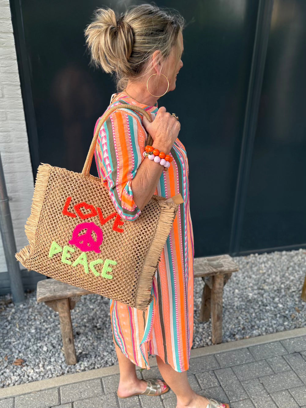 Jurk V hals gekleurd oranje neon strepen