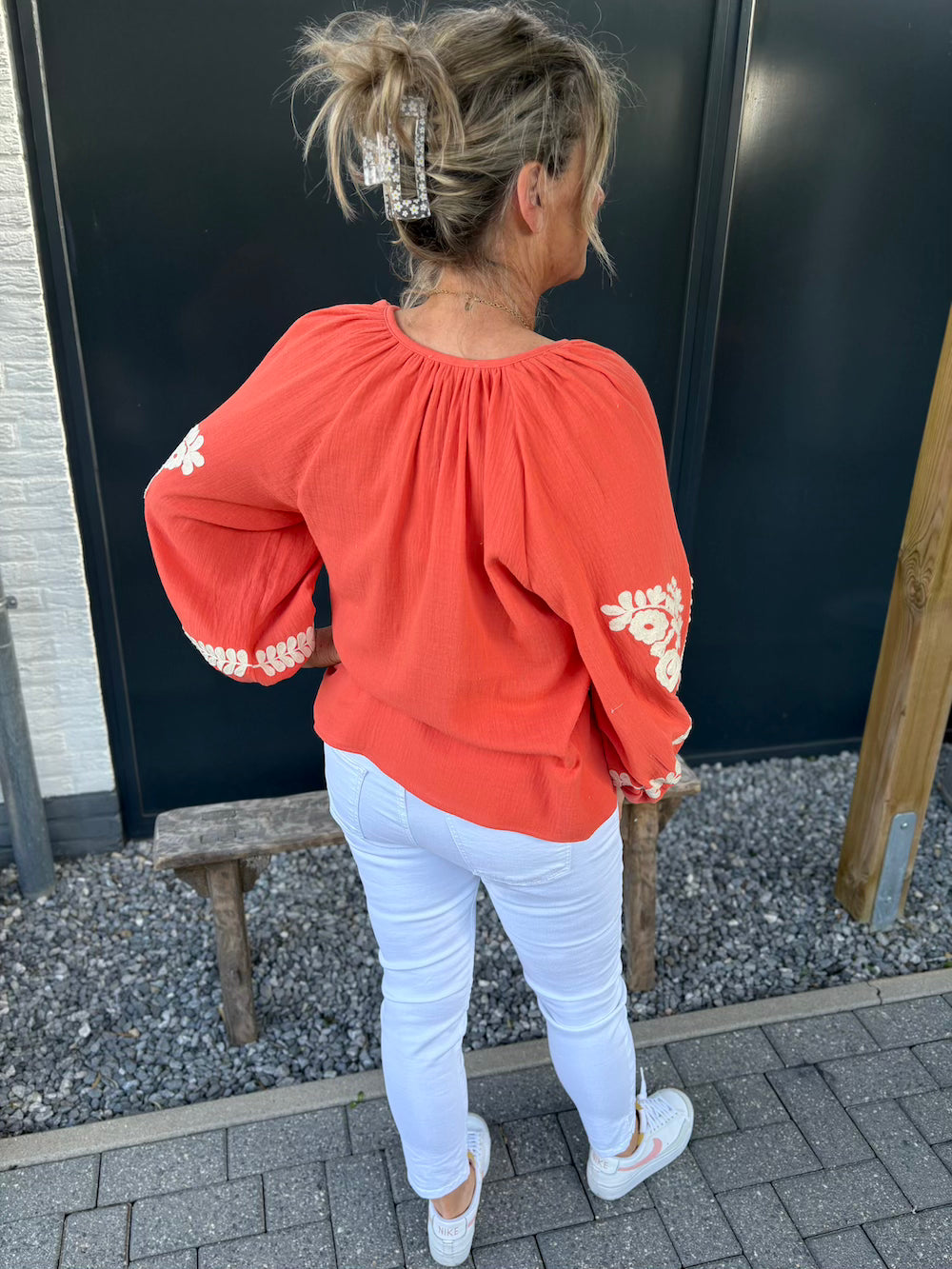 Blouse tetra katoen koraal met witte bloemen