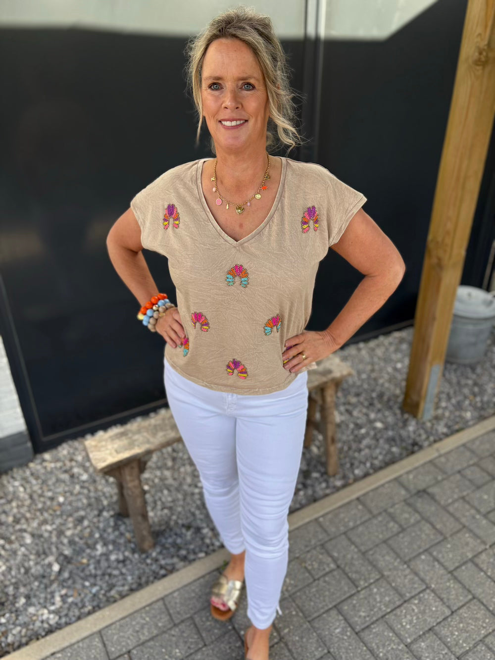 T- shirt met kraaltjes beige