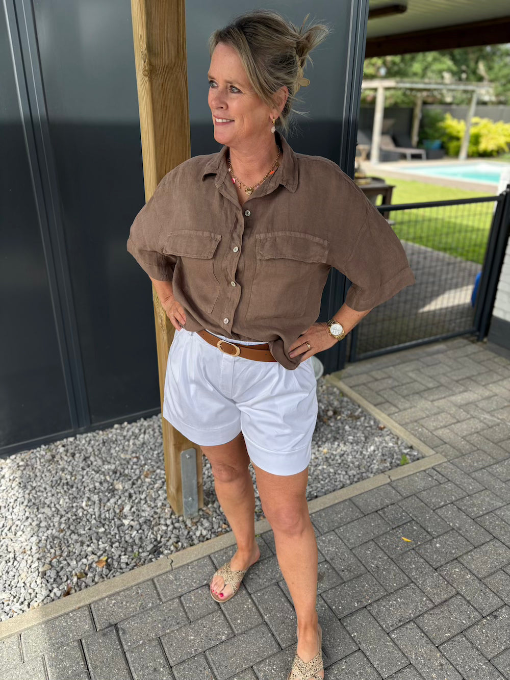 Shortje wit met riem
