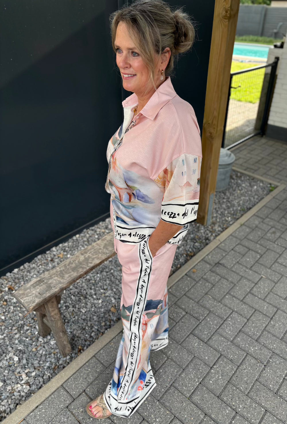 Set broek en blouse met print roze