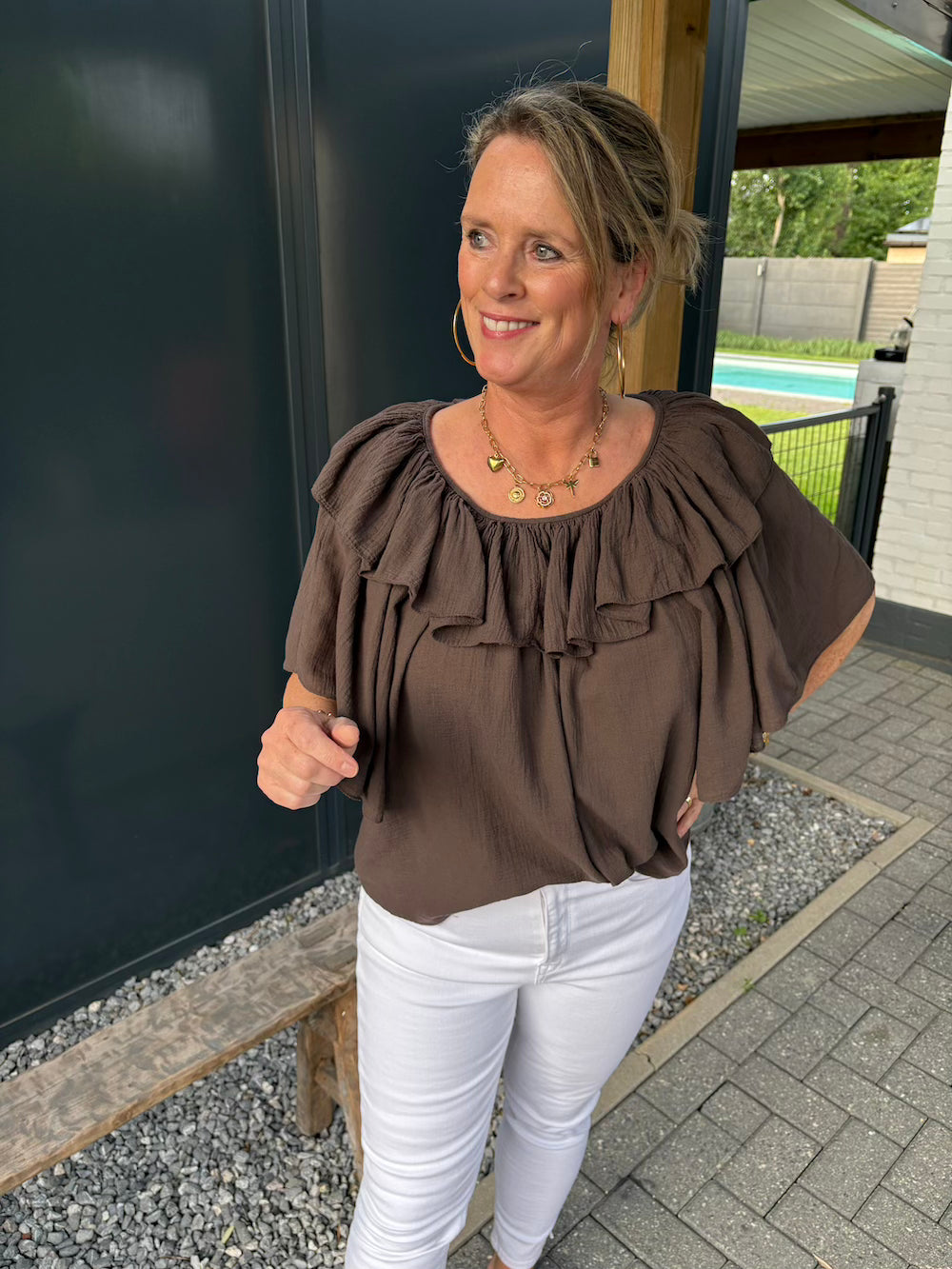 blouse met ruffel bruin