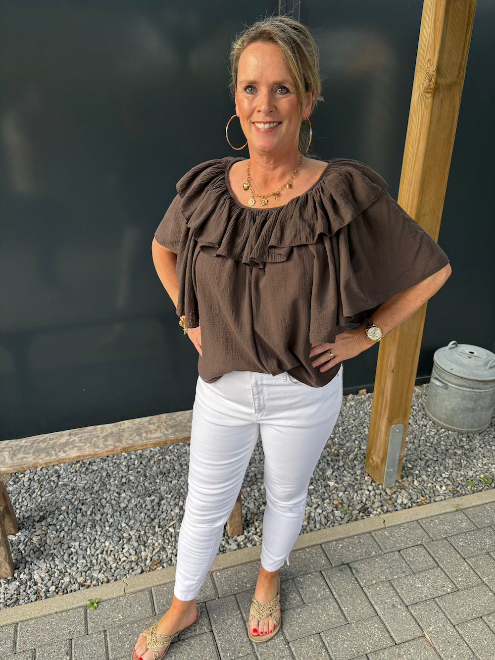 Ruffle blouse ronde hals bruin
